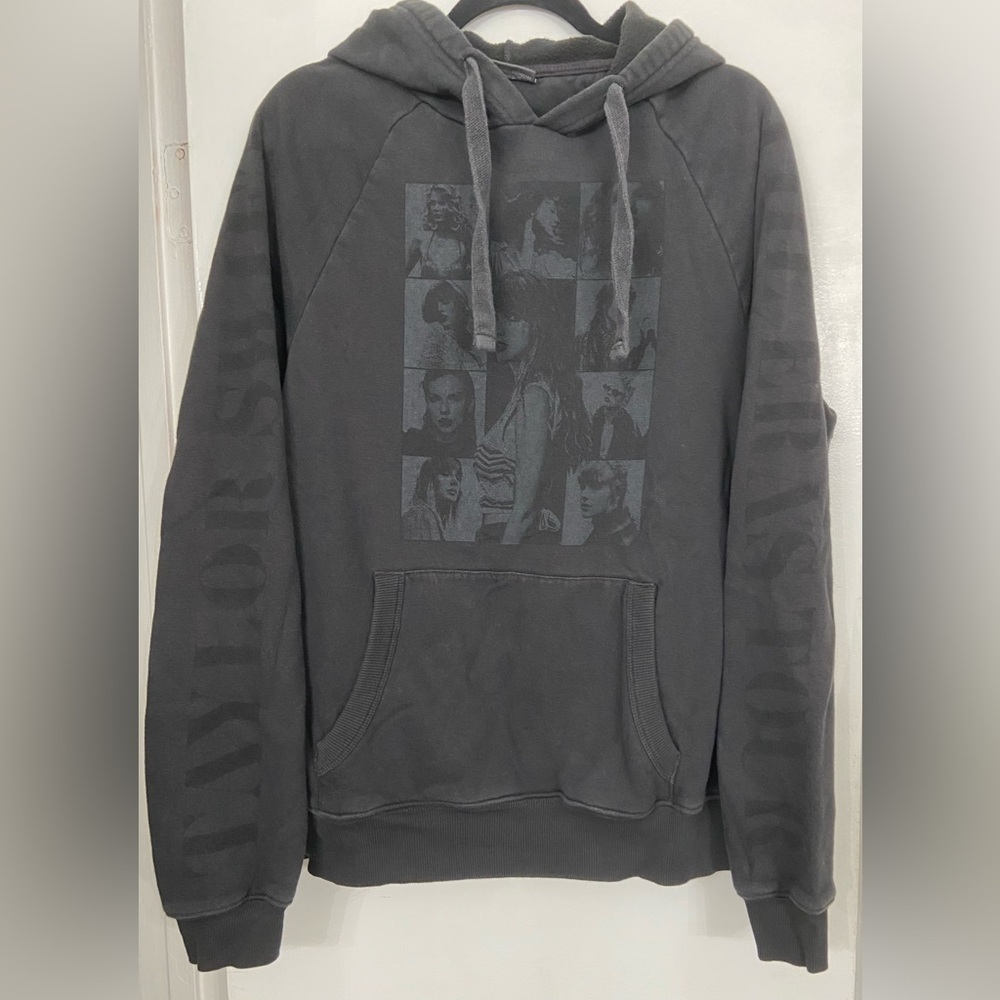 Taylor Swift The Eras Tour Hoodie Sweater Black Size Medium